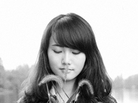 天亮美肤:激素脸红痒脱皮怎么办,激素脸能抹维生素e吗